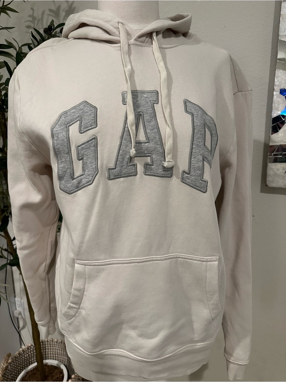 GAP Men's Cream Hoodie with Gray Appliqué Logo
